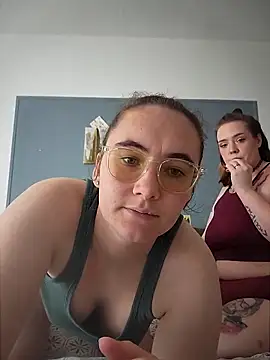 AndHerXO online show from 04-19-26, 01:43