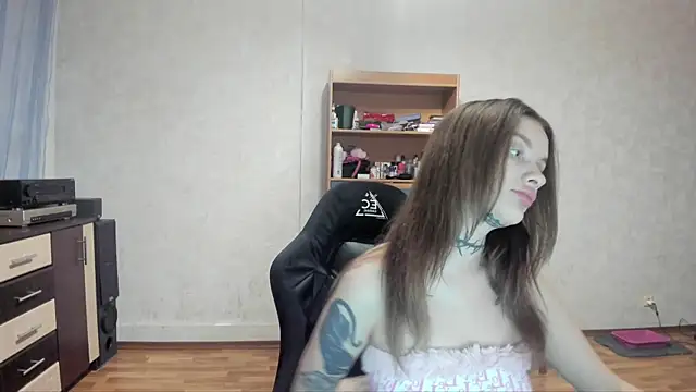 AlisTris online show from 11-19-25, 05:46