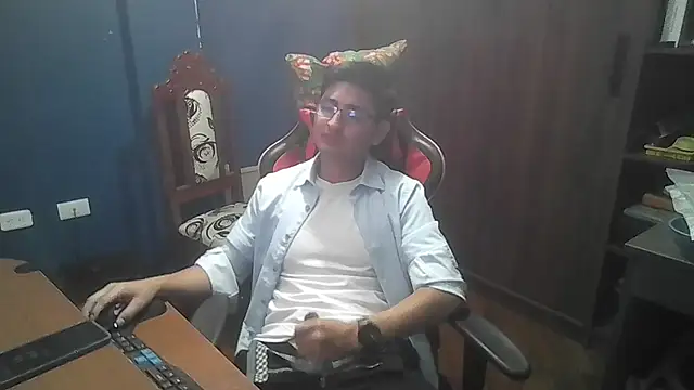 Snapshot of SVGUSSV chatting on 09-11-25, 11:38 SVGUSSV online show from 09-11-25, 11:38