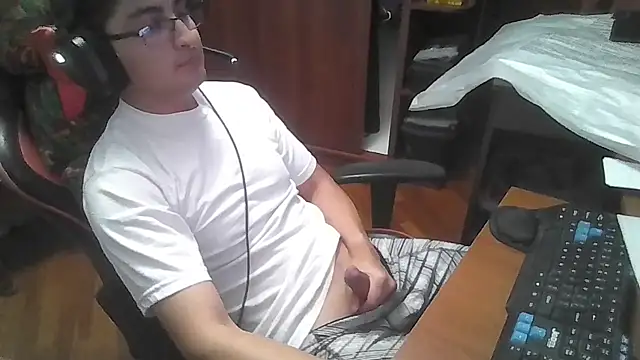 Snapshot of SVGUSSV chatting on 10-23-25, 01:05 SVGUSSV online show from 10-23-25, 01:05