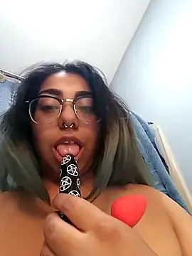 Lovelyrainn online show from 09-19-25, 05:13