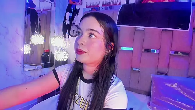 Snapshot of KateLee chatting on 10-24-25, 04:20 KateLee online show from 10-24-25, 04:20