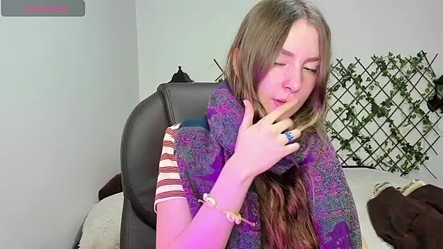 Snapshot of velvet__moon chatting on 02-12-26, 11:00 velvet moon online show from 02-12-26, 11:00