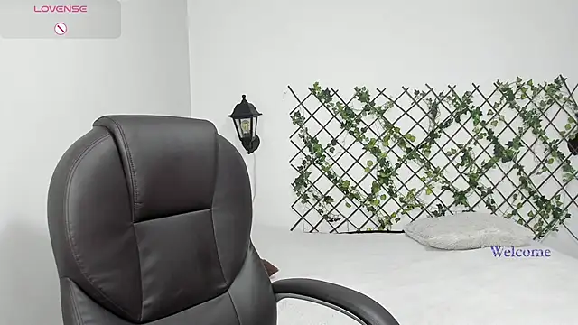 Snapshot of velvet__moon chatting on 02-16-26, 12:18 velvet moon online show from 02-16-26, 12:18