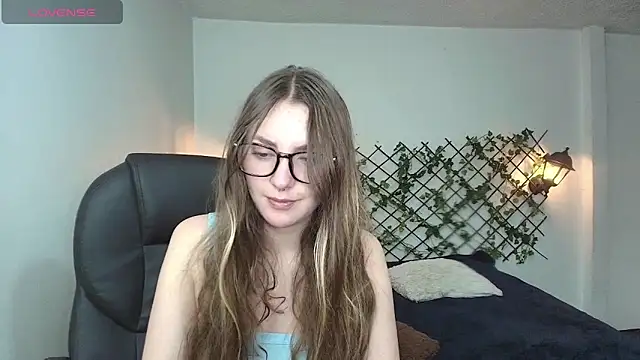 velvet  moon online show from 03-17-26, 12:26