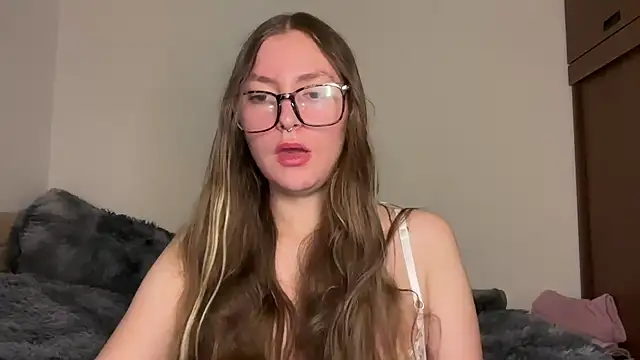 Snapshot of velvet__moon chatting on 05-08-26, 04:51 velvet moon online show from 05-08-26, 04:51