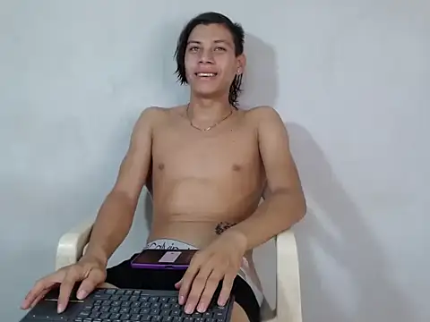 Snapshot of masterbrave420 chatting on 11-08-25, 08:40 masterbrave420 online show from 11-08-25, 08:40