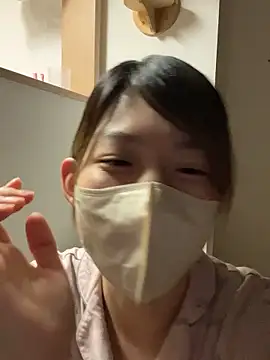 Snapshot of usako_2025 chatting on 12-15-25, 12:20 usako 2025 online show from 12-15-25, 12:20