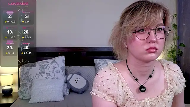 Snapshot of _AlexaFlowers_ chatting on 05-19-26, 10:10 AlexaFlowers online show from 05-19-26, 10:10