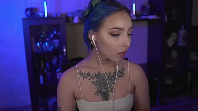 Snapshot of lis_silver chatting on 05-17-26, 04:25 lis silver online show from 05-17-26, 04:25