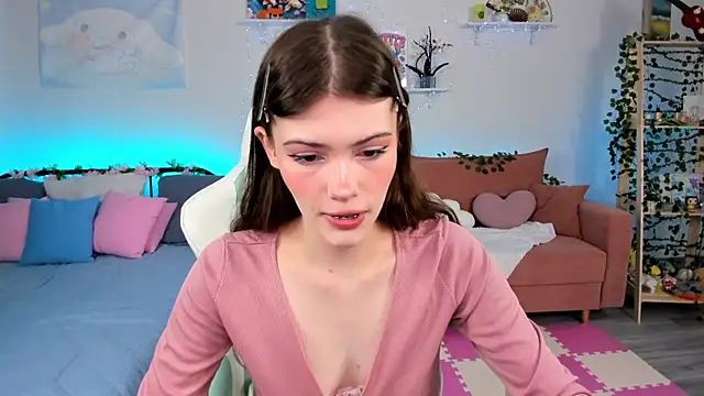 Snapshot of Zoe_Vee chatting on 07-15-26, 03:23 Zoe Vee online show from 07-15-26, 03:23