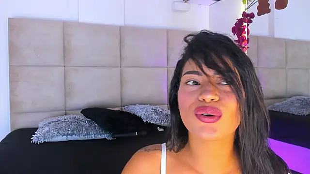 AmberMoss1 online show from 04-05-26, 02:47