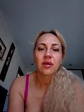 Snapshot of KissMiSveet chatting on 05-29-26, 04:32 KissMiSveet online show from 05-29-26, 04:32
