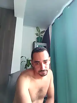 stivenlujan69 online show from 12-18-25, 03:07