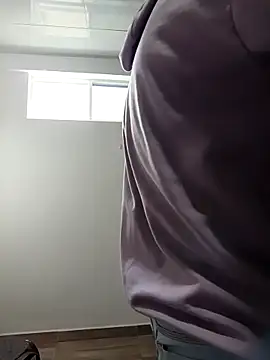 stivenlujan69 online show from 02-02-26, 07:23