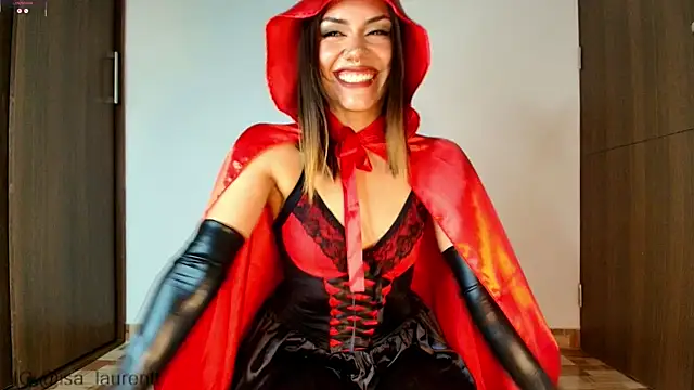 Snapshot of Isa_laurentt_ chatting on 10-31-25, 11:06 Isa laurentt  online show from 10-31-25, 11:06