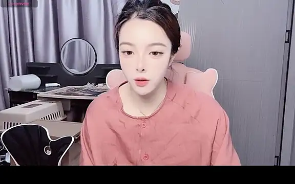 AmyySC online show from 04-11-26, 01:37