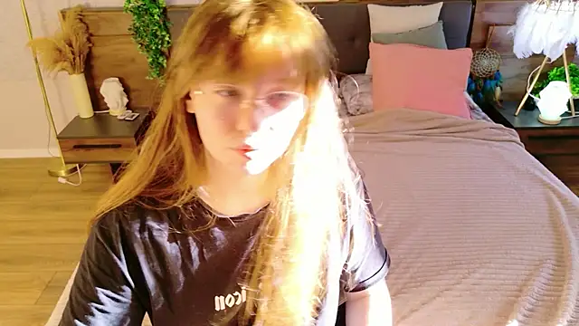 Snapshot of Moon__Bunny chatting on 05-29-26, 03:21 Moon Bunny online show from 05-29-26, 03:21