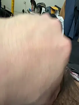 radeczek001 online show from 12-17-25, 01:06