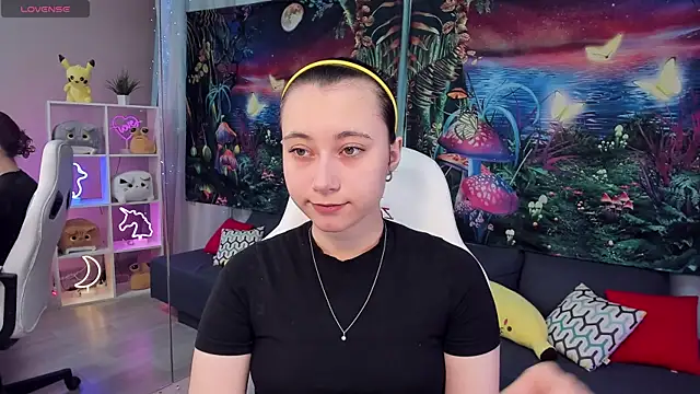 Snapshot of ClaraParks chatting on 10-17-25, 05:59 ClaraParks online show from 10-17-25, 05:59