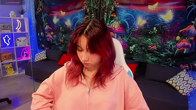 Snapshot of ClaraParks chatting on 11-24-25, 07:13 ClaraParks online show from 11-24-25, 07:13