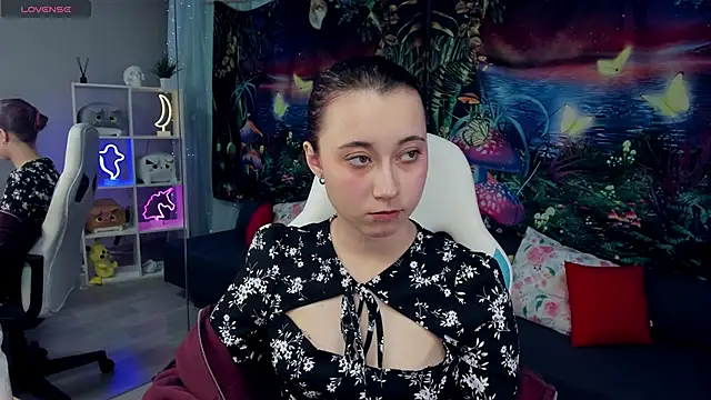 Snapshot of ClaraParks chatting on 12-02-25, 08:15 ClaraParks online show from 12-02-25, 08:15