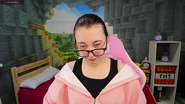 Snapshot of ClaraParks chatting on 12-03-25, 08:18 ClaraParks online show from 12-03-25, 08:18