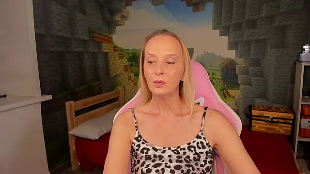 Snapshot of ClaraParks chatting on 01-09-26, 10:18 ClaraParks online show from 01-09-26, 10:18