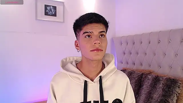 Dulcey  online show from 11-08-25, 04:45