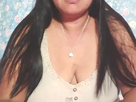 hotolivia34 online show from 12-15-25, 06:12