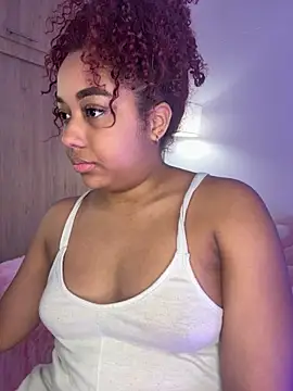 Snapshot of _Zahara_ chatting on 10-03-25, 12:18 Zahara online show from 10-03-25, 12:18