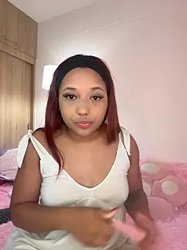 Snapshot of _Zahara_ chatting on 10-21-25, 10:43 Zahara online show from 10-21-25, 10:43