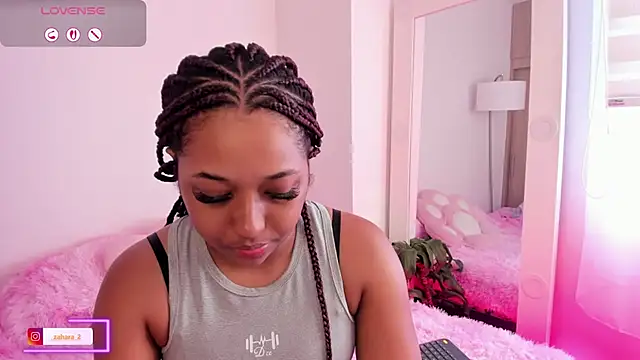 Snapshot of _Zahara_ chatting on 10-27-25, 07:51 Zahara online show from 10-27-25, 07:51