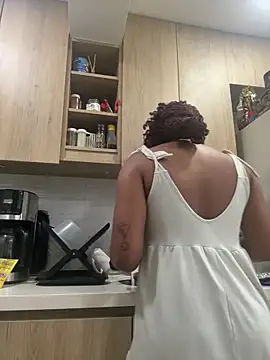 Snapshot of _Zahara_ chatting on 11-10-25, 11:04 Zahara online show from 11-10-25, 11:04