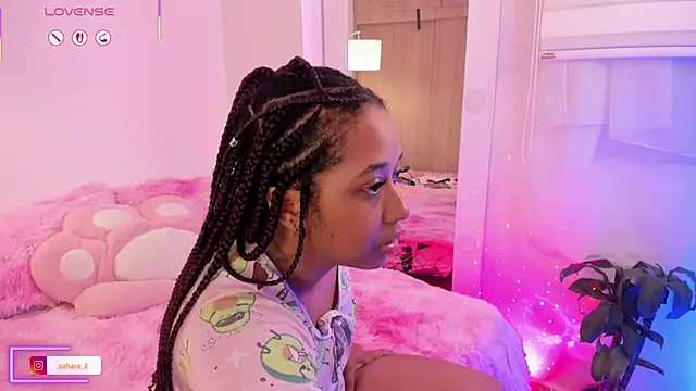 Snapshot of _Zahara_ chatting on 11-12-25, 10:41 Zahara online show from 11-12-25, 10:41