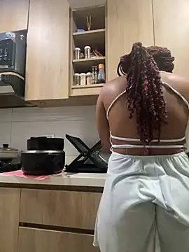 Snapshot of _Zahara_ chatting on 11-14-25, 12:09 Zahara online show from 11-14-25, 12:09