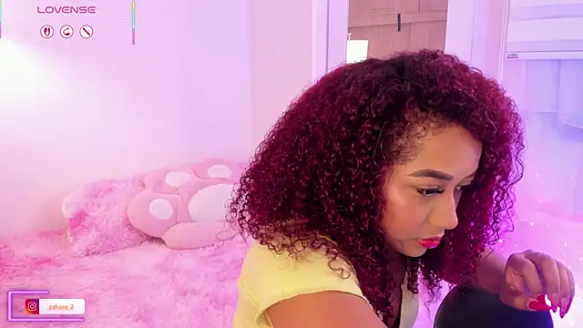 Snapshot of _Zahara_ chatting on 11-30-25, 11:42 Zahara online show from 11-30-25, 11:42