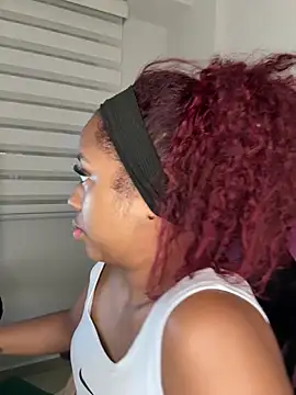 Snapshot of _Zahara_ chatting on 02-18-26, 11:55 Zahara online show from 02-18-26, 11:55