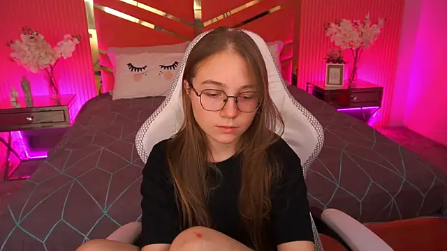 ArrinaWairr online show from 10-03-25, 07:49