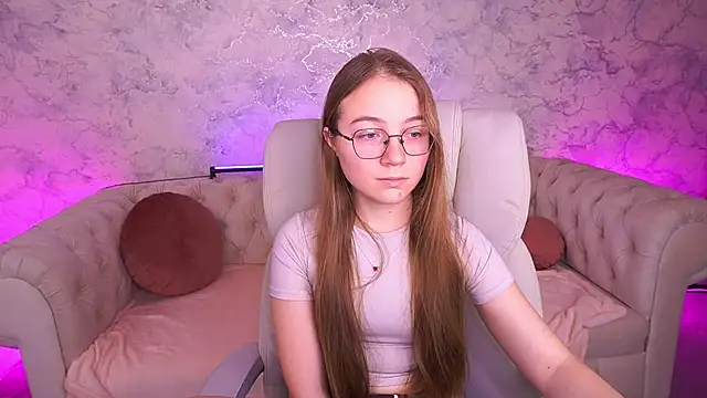 ArrinaWairr online show from 12-18-25, 09:04