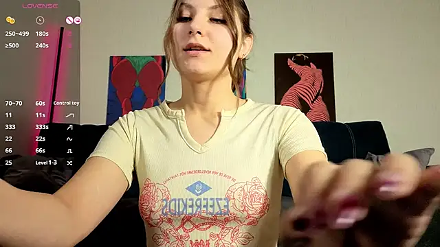 TrixiBell online show from 11-22-25, 04:22