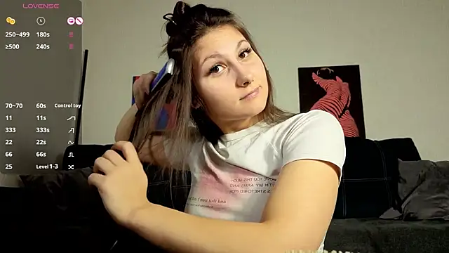 TrixiBell online show from 11-29-25, 05:10