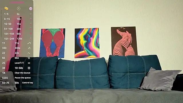 TrixiBell online show from 04-18-26, 03:43