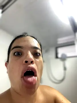 Snapshot of JuanitaMore01 chatting on 10-19-25, 07:47 JuanitaMore01 online show from 10-19-25, 07:47