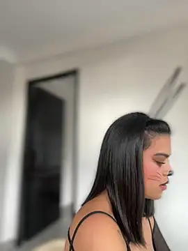 Snapshot of JuanitaMore01 chatting on 10-27-25, 08:24 JuanitaMore01 online show from 10-27-25, 08:24