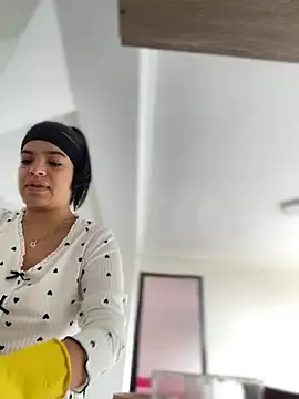 Snapshot of JuanitaMore01 chatting on 11-16-25, 03:28 JuanitaMore01 online show from 11-16-25, 03:28