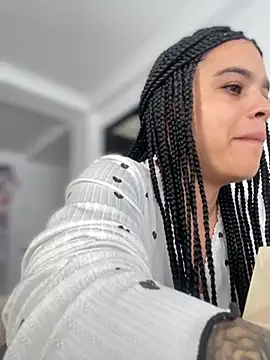 Snapshot of JuanitaMore01 chatting on 11-26-25, 07:37 JuanitaMore01 online show from 11-26-25, 07:37