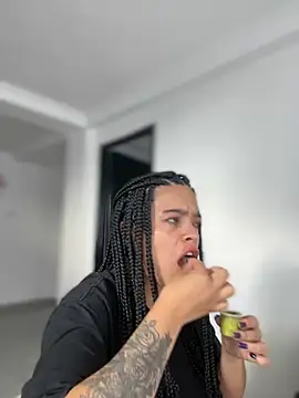 Snapshot of JuanitaMore01 chatting on 11-29-25, 08:12 JuanitaMore01 online show from 11-29-25, 08:12