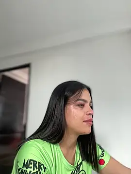 Snapshot of JuanitaMore01 chatting on 12-17-25, 07:09 JuanitaMore01 online show from 12-17-25, 07:09