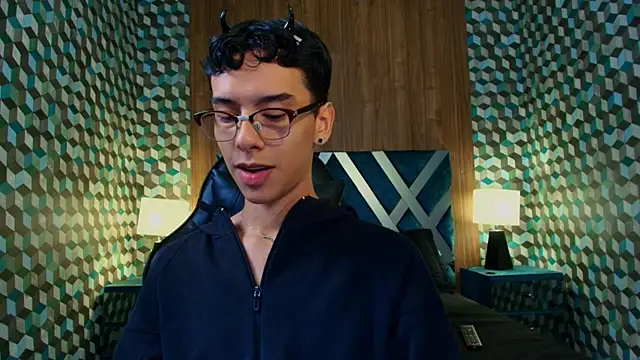 Aiden Royce online show from 10-12-25, 08:41